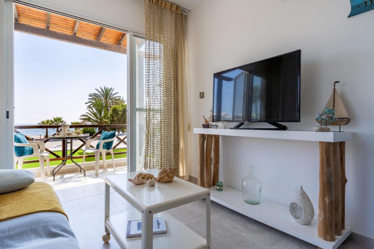 Seawaves 1- Bedroom Apartment Near Meneou Beach ลาร์นาคา ภายนอก รูปภาพ