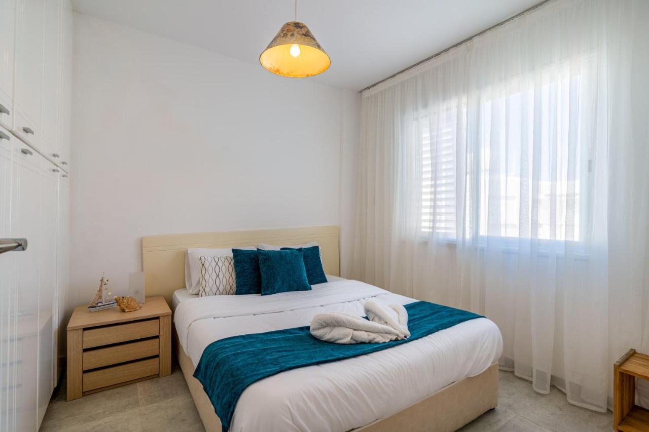 Seawaves 1- Bedroom Apartment Near Meneou Beach ลาร์นาคา ภายนอก รูปภาพ